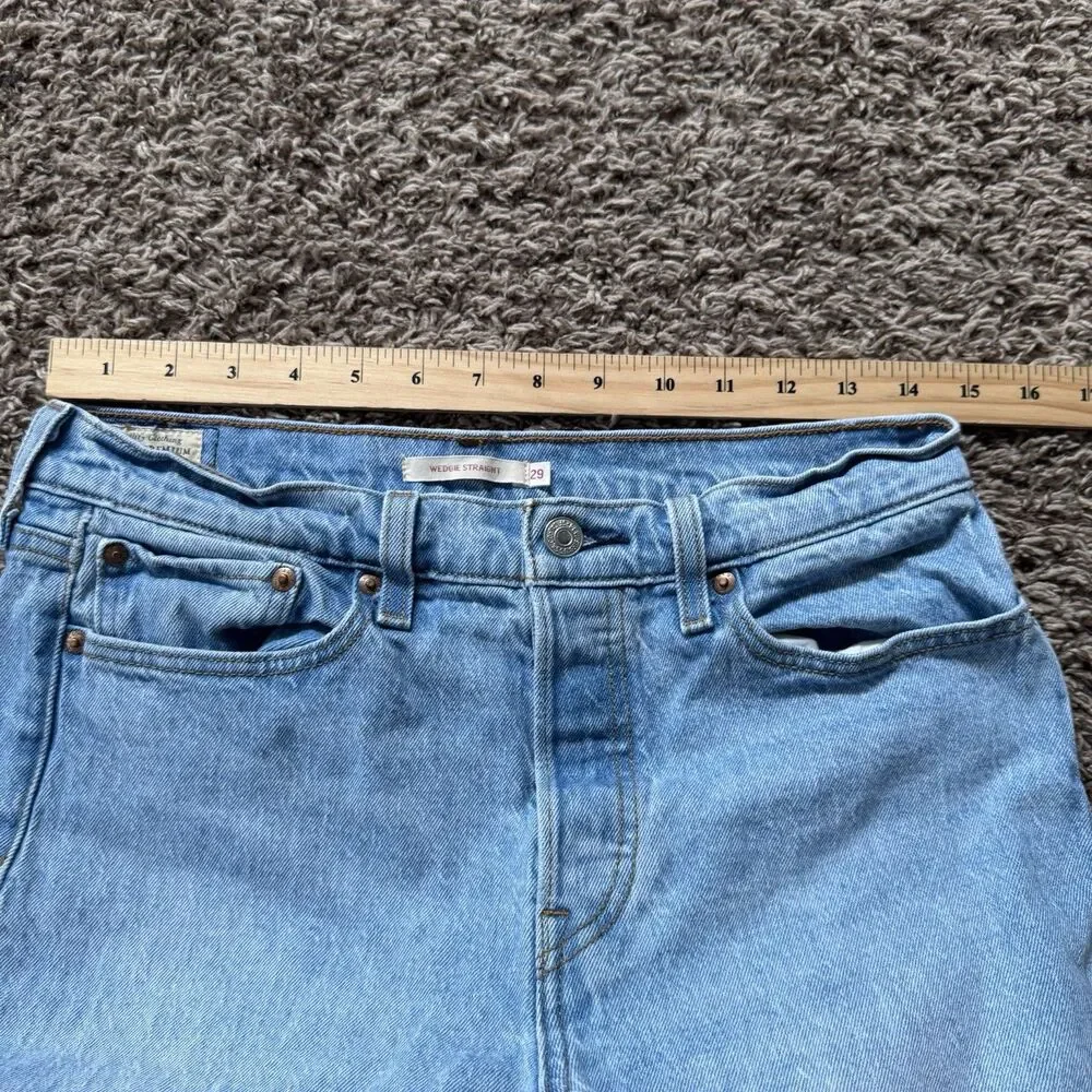 Levis Wedgie Straight Jeans Womens 29x29 Light Wash Blue High Rise Button Fly - Picture 8 of 10